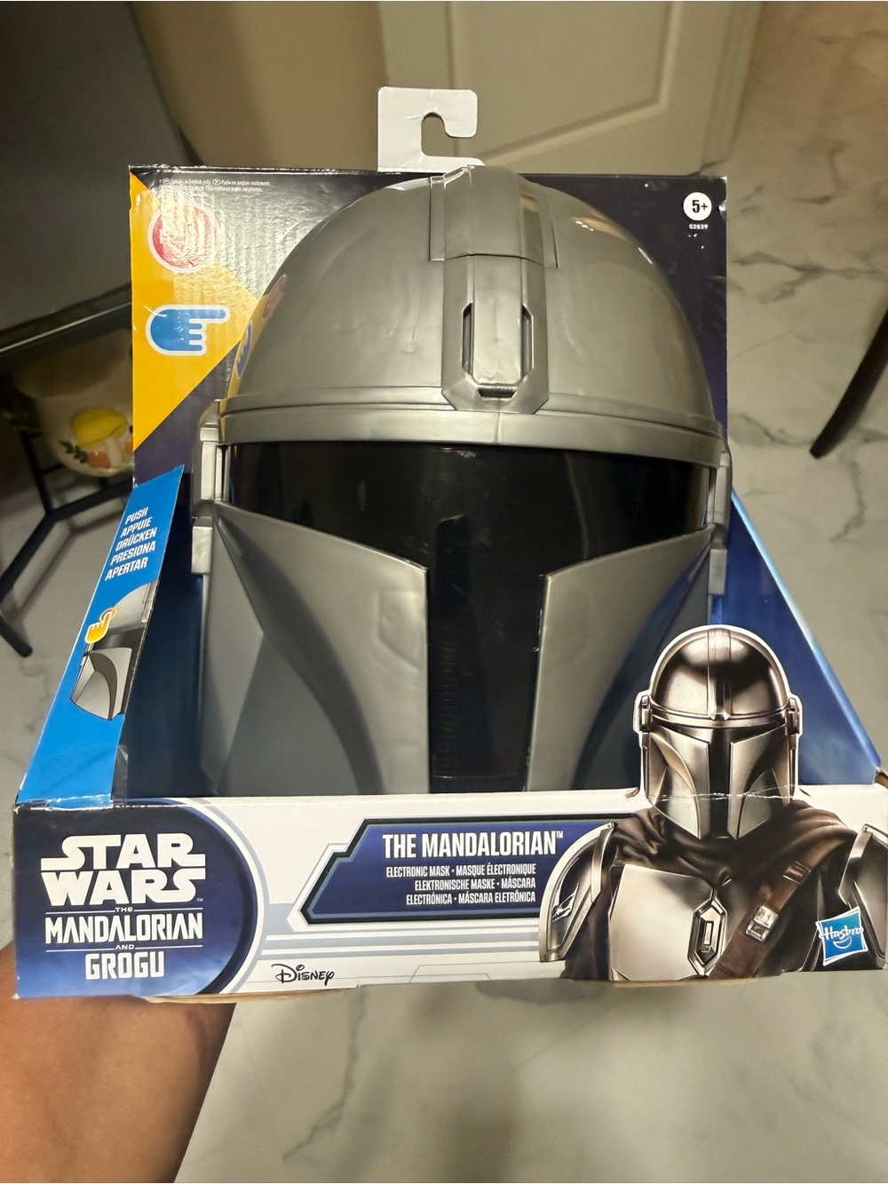 Star Wars THE MANDALORIAN ELECTRONIC MASK Sound Effects Helmet Hasbro Disney